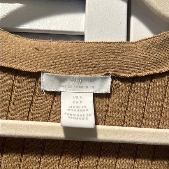 H&M Brown Ribbed Short Sleeve Blouse with Notched Collar - Picture 3 of 4